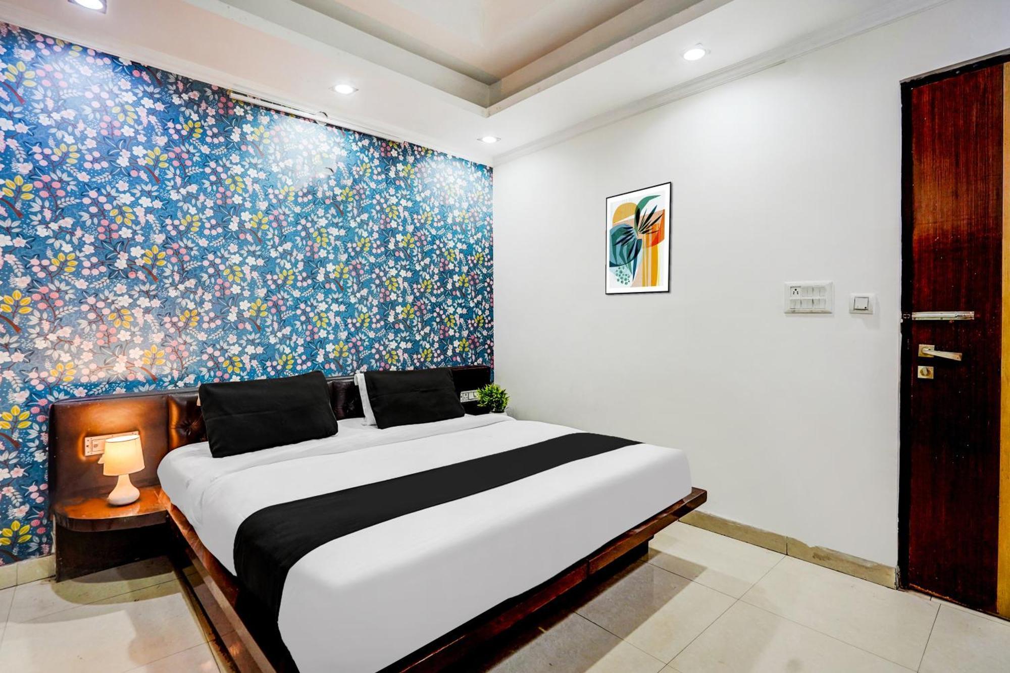 Collection O Sector 5 Ghaziabad Hotel Exterior photo